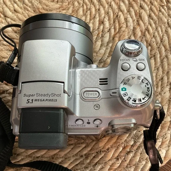 Sony Cyber-shot DSC-H1 DSC Super SteadyShot 5.1 Mega Pixels 12.0x Zoom in Box - Picture 5 of 16